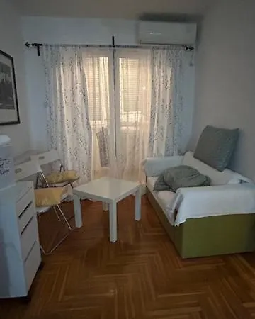 Apartment No 5 *